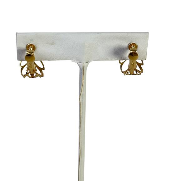 Vintage Napier Hoop Earrings Polished Gold Tone Cut Out Leaf Screw On Lever Clip - Picture 3 of 8